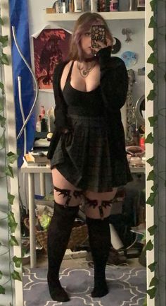 Wife Material Outfits, Plus Size Goth Outfit Ideas, Fat Goth Girl, Chubby Alternative Fashion, Chubby Goth Girl, Curvy Goth Outfit, Plus Size Emo Outfits, Comfy Goth Outfits, Chubby Goth Outfit