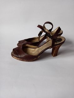 "Made in Italy 80s Vintage women'sshoes BrownPlatform Peep Toe Retro Boots Size 37(Length insole 9.3 inches /24 cm) Heel height 3.5\" / 9 cm      Pumps heelsClassic SummerShoes weddingParty Elegant Leather Sandals the 70s 1980s Party" Retro Boots, 1980s Party, Brown Womens Shoes, Sandals Platform, Vintage Heels, 80s Party, Shoes Wedding, Brown Heels, 80s Vintage