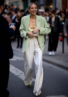 Paris Street Style Fall, Spring Attire, Smart Casual Wear, Stylish Fall Outfits, Woman Suit Fashion, Paris Street Style, Autumn Street Style, Fall 2022