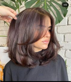 Gina Rodriguez Short Hair, Short Hair Fir Round Face, Layered Hair Bob Medium, Front Layers On Short Hair, Lob Haircut Blowout, Long Layered Bob Curtain Bangs, Midi Flick Hairstyle, Xanthi Perfect Match, Medium Short Hair Blowout