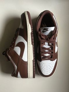 Brown Nike Shoes Aesthetic, Brown And White Nike Shoes, Nike Panda Brown, Brown Panda Dunks, Dunks Astethic, Nike Dunk Low Cacao Wow, Brown Dunks Outfit Men, Nike Dunks Neutral, Brown And White Sneakers