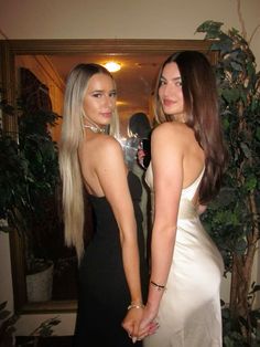 best friends prom gown gala picture inspo Cute Poses To Take With Your Best Friend, Hot Prom Pictures, Prom Pictures Girlfriends, Prom Single Pictures, Prom Pic Ideas Friends, Banquet Picture Ideas, Hotel Prom Pictures, Best Friend Formal Pictures