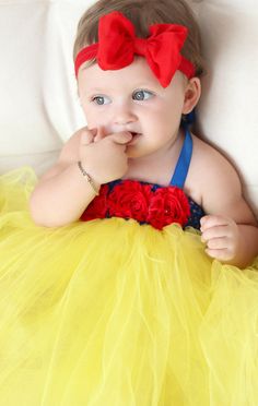 Beautiful Snow White Tutu Dress Costume with by AverysCoutureLook, $58.00 Snow White Toddler Costume, Snow White 1st Birthday Photo Shoot, Disney Baby Costumes Girls Halloween, Snow White Infant Costume, Toddler Princess Costume, Snow White Toddler, Baby Snow White, Snow White Tutu, Baby Tutu Dresses