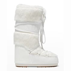 Boots Moon, Winter Outfits Snow, Icon White, Fur Snow Boots, Winter Outfits Aesthetic, Moon Boot, Snow Outfit, Faux Fur Boots, Winter Outfit Inspiration