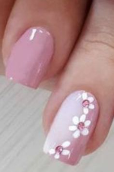 Nail With Flowers Design, May Flower Nails, Floral Nail Designs Simple Pink, Pink And White Flower Nail Design, Flower Nails Pink And White, Mexican Nails Designs Flowers, Nails With One Accent Nail, Light Pink Floral Nails, Flower On Nails