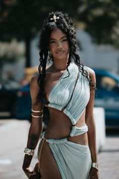 New York Street Style, Wedding Formal, New York Street, Wedding Guests, Fantasy Fashion, Character Outfits, Beautiful Black Women, Winter Dresses