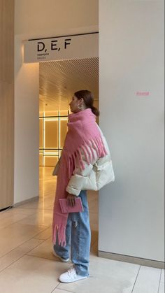 womens fashion, puffer coat, scarfs, trendy outfits, fashion outfits, cozy outfits, chic outfits Chunky Wool Scarf, European Spring, Winter Fit, Winter Vibes, Style Watch, Mode Inspo, Fall Style, Outfits Fashion