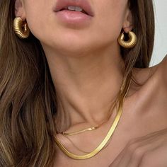 Ellie Vail - Coria Textured Hoop Earring Chunky Hoop Earrings, June Birthstone Jewelry, Elegante Casual, Hot Jewelry, Classic Earrings, Hypoallergenic Jewelry, Jewelry Ring Box, Pearl Jewellery Earrings, Jewelry Photography