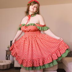 Strawberry Picnic Dress Food Themed Outfits, Plus Size Farmers Market Outfit, Strawberry Inspired Outfit, Strawberry Dress Outfit, Outfit Para Picnic, Cute Red Outfits, Outfit Ideas Kawaii, Fruitful Fashion, Patterns Outfit