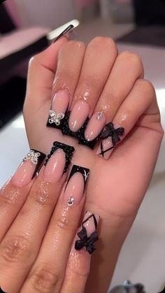 •𝙽𝚊𝚒𝚕𝚜𝙱𝚢𝙱𝚛𝚎𝚗𝚍𝚊🤍• on Instagram Nails Design For Birthday, Black French Tips With Cross Charms, Birthday Short Nails Ideas, Girly Black Nails, Birthday Nail Inspo Square, Birthday Nail Set Ideas January, Bow Nails Square, Black Short Acrylics