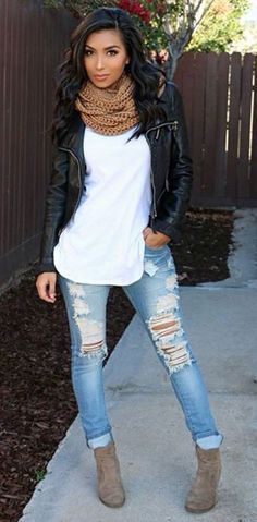 Fall Outfit- Black leather jacket, brown scarf, white top, ripped denim, & brown boots. #fashionista Cute Park Outfits Fall, Dressy Fall Outfits 2023, Date Night Winter Outfit Classy, Cute Outfits For The Cold, Casual Dressy Outfits, Appropriate Outfits, Girly Fits, Looks Jeans, Simple Work