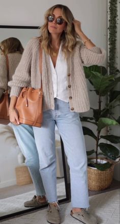 Classic Style Outfits, Outfit Plan, Clothing Trends, Clothing Styles, Mom Outfits, Mom Style, Fall Winter Outfits, Everyday Outfits