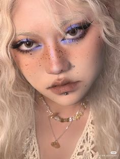 Fun Formal Makeup, Dark Barbie Makeup, Cool Grunge Makeup, Soft Whimsical Makeup, Simple Artsy Makeup, Cute Colorful Makeup Looks, Ren Faire Makeup Looks, Makeup Trends 2023 Summer, Colorful Grunge Makeup