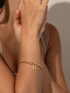 You’ll be unforgettable in this gold initial bracelet. Crafted from a gold chain bracelet and an initial pendant, our Remember Me Bracelet deserves a spot in your jewelry collection. For a fully personalized look, shop our Initial Jewelry Collection. | Gold Initial Remember Me Chain Bracelet with Letter E | Women's Jewelry by Uncommon James Elegant Monogram Name Bracelet For Everyday, Personalized Chic Yellow Gold Jewelry, Chic Personalized Yellow Gold Jewelry, Personalized Gift Name Bracelet With Adjustable Chain, Trendy Gold Jewelry With Monogram, Trendy Gold Monogram Jewelry, Minimalist Monogram Bracelet For Everyday, Gold Custom Name Charm Bracelet For Everyday, Everyday Gold Custom Name Charm Bracelet