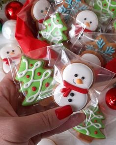 Christmas Sugar Cookies Decorated, Frosted Cookies, Christmas Gift Inspiration, Dinner Vegan, Cute Christmas Cookies, Desserts Christmas, Xmas Treats, Safari Cakes, Snowman Cookies