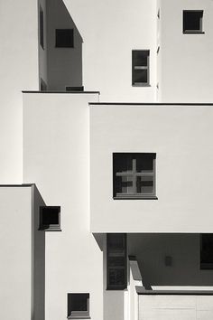 a black and white photo of an apartment building