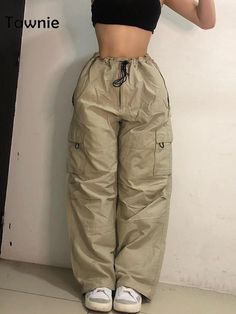 Baggy Cargo Pants Women, Cargo Outfit, Baggy Cargo Pants, Cargo Pants Outfit, Baggy Clothes, Wide Leg Sweatpants, Style Cargo, Really Cute Outfits