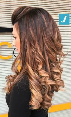 Perfection! This is almost exactly the look I'd love to see for my bf's hair when it's a little longer. Color too. Especially the color! Long Hair Colours Ideas, Fall Women Hair Color, Short Hair With Layers Hair Color, Bright Color Highlights, Long Fall Hair Color, Curly Wedding Hair, Hair Styler