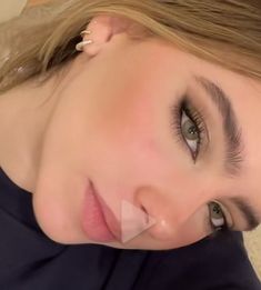 Natural Makeup 2023, Natural Eye Looks For Blue Eyes, Malena Movie Make Up, Siren Eyes Makeup Natural, Kohl Lined Eyes, Eye Looks With White Eyeliner, Light Concert Makeup, Soft Makeup For Blue Eyes, Make Up For Blue Eyes Blonde Hair