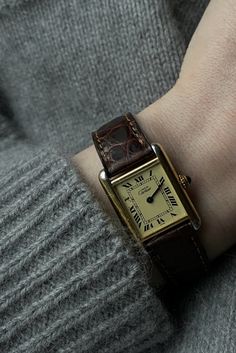 Women Watch Aesthetic, Dark Academia Watch, Classy Aesthetic Vintage, Essentials Outfit, Men Essentials, Classy Clothing, Pretty Watches, Casio Vintage, Timeless Watches