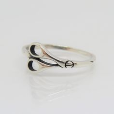 Vintage Sterling Silver Scissors Ring...Marked 925...Total of weights 1.4grams... Size 7...Measure of Face 7.5MM...It's in very good condition. Vintage Sterling Silver Snake Ring As A Gift, Modernist Sterling Silver Promise Ring, Hand-strung Vintage Silver Jewelry, Scissors Jewelry, Old Scissors Vintage, Gold Scissors, Filigree Ring, Gold Wedding Band, White Opal