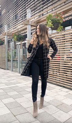 Black Plaid Blazer, Billy B, Grey Ankle Boots, Chique Outfits, Business Outfits Women, Business Casual Outfits For Work, Stylish Work Outfits, Casual Work Outfits, Work Outfits Women