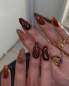 Elegant Monarch Butterfly Press-On Nails | Luxe Copper and Black Design with Unique Accents 🦋🍂 Experience the regal touch of nature with our Elegant Monarch Butterfly Press-On Nails. This exquisite set blends the timeless beauty of monarch butterflies with a sophisticated palette of copper and black, perfect for anyone looking to elevate their style with a touch of natural elegance.  Key Features: Monarch Butterfly Motif: Inspired by the graceful Monarch butterfly, these nails feature delicate Nail Art Papillon, Brown Acrylic Nails, Kutek Disney, Butterfly Nail Art, Acrylic Press On Nails, Makijaż Smokey Eye, Fall Nail Art, Butterfly Nail, Brown Nails