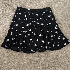 Star Print Skater Skirt New With Tags Never Worn Perfect Condition. Zipper On Backside Fits Like A Small Medium. Chiara Altieri, Star Skirts, 90s Mini Skirt, Star Skirt, Army Green Skirt, Cheetah Skirt, Polka Dot Midi Skirt, Satin Mini Skirt, White Maxi Skirts