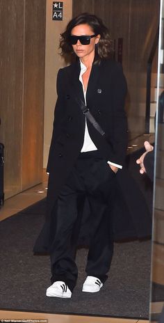 Victoria Beckham Sunglasses, Look Boho Chic, Money Fashion, Legging Outfits, Elegant Styles, Looks Black