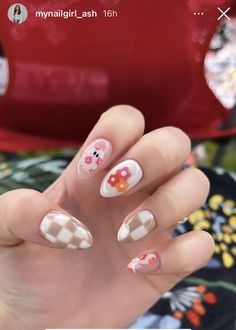 Groovy Fall Nails, Floral Ghost Nails, Bright Fall Nails, Cute Nails For Halloween, Pastel Halloween Nails, Aesthetic Halloween Nails, Gel Nails Halloween, Cute September Nails