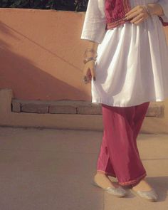 Beautiful Girl Dp, Girly Dp, Bridal Dresses Pakistan, Artsy Photos, Dp For Whatsapp, Girly Dresses, Boutique Dress Designs, Cute Photography