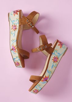 Embroidery Sandals, Chelsea Crew Shoes, Trendy Womens Shoes, Floral Wedges, Sandals Outfit, Cute Sandals, Brown Sandals, Stylish Shoes