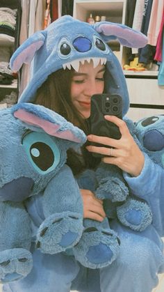 stitch pijama peluche disney Matching Onesies, Matching Hoodies For Couples, Couple Pajamas, Matching Pjs, Classic Pajamas, Stitch Clothes, Cute Couple Outfits, Stitch And Angel, Cute Stitch