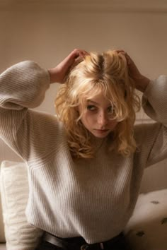 Curly Blonde Hair Ponytail, Woman With Long Blonde Hair, Blonde Hair Female Face Claim, Dark Academia Blonde Girl, Blond Model Woman, Did Faceclaims, Chopped Blonde Hair, Short Curly Blonde Hair Aesthetic, Blonde Hair Claim