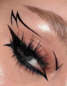 Cat Eye Eyeliner Tutorial, Eye Eyeliner, Makeup 2024, Natural Eyeliner, Winged Eyeliner Tutorial, Mekap Mata, Prom Eye Makeup, Simple Eyeliner