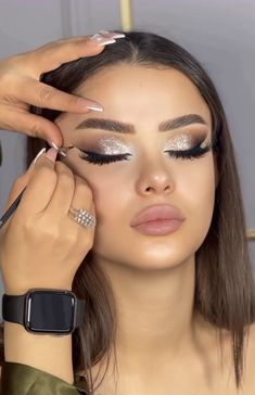 Makeup With Black Sequin Dress, Short Reflective Nails, Classy Prom Makeup Looks, Silver Makeup Ideas For Prom, Makeup Ideas For A White Dress, Silver Gown Makeup Look, Black And Silver Eye Makeup Simple, Black Sequin Dress Makeup, 21st Birthday Glam Makeup