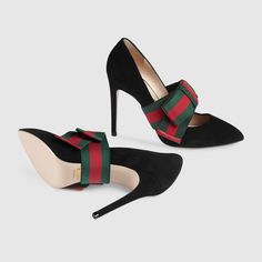 Gucci Suede Pumps with Removable Bow Trendy Pumps, Gucci Heels, Manolo Blahnik Heels, Black High Heels, Shoe Obsession, Luxury Vintage, Luxury Brands