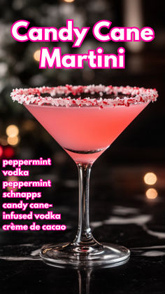 Candy Cane Martini Peppermint Vodka Martinis, Chocolate Candy Cane Martini, Chocolate Candy Cane Martini Recipe, Chocolate Peppermint Martini Recipe, Fun Christmas Alcoholic Drinks, Peppermint Christmas Drinks Alcohol, Holiday Cocktail Recipes Christmas, Candy Cane Drinks Christmas Cocktails