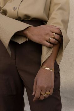 DescriptionThe Figaro Bracelet features: Signature 14k gold dipped chain Size: 6" with a .5" extender Handmade in California Material14k Gold plated brass Figaro Bracelet, Winter Jewelry, Kids Accessories Jewelry