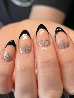 Short Nail Art Halloween, Cute Edgy Nail Ideas, Sharp Tip Nails, Halloween Chic Nails, Sequins Nails, Easy Chrome Nails, Black Chrome Nail Designs, Haunted Nails, Short Spiderweb Nails