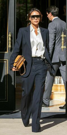 Beckham Style, Victoria Beckham Outfits, Victoria Beckham Style, Suede Bag, Business Outfits Women, Power Dressing, Power Suit, Business Outfit, Suit Fashion