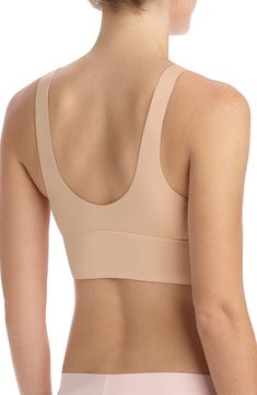 Seamless Sports Bra With Scoop Neck And Minimal Stretch, Scoop Neck Bra With Removable Pads For Loungewear, Scoop Neck Seamless Bra For Loungewear, Loungewear Seamless Scoop Neck Bra, Everyday Seamless Scoop Neck Bra, Everyday Scoop Neck Bra With Removable Pads, Wide Straps Sports Bra With Built-in Bra For Loungewear, Scoop Neck Sports Bra With Built-in Bra, Everyday Seamless Sports Bra With Wide Straps