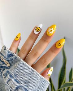 Smiley Face Nail Art, Face Nail Art, Emoji Nails, Yellow Nail Art, Yellow Nails Design, Nails Yellow, Cute Spring Nails, Happy Nails