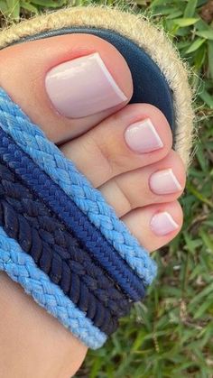 Acripie, Pies, uñas, Bridal Toe Nails, Nail Designs Easy Diy, Trendy Nail Polish, Pedi Ideas, Summer Nail Polish, Wedding Nails Glitter, Acrylic Toe Nails