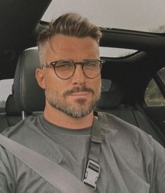 Top Haircuts For Men, Mens Haircuts Short Hair, Mens Hairstyles Fade, The Haircut, Beard Haircut, Gents Hair Style, Grey Hair Men, Men's Short Hair