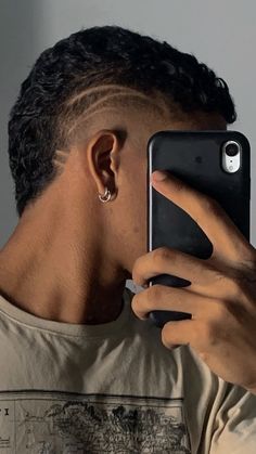 Aesthetic Environment, Black Men Haircut, Comb Over Haircut, Haircut Types, Short Layered Haircuts, Curly Hair Men