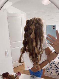 Hair Styles For Pictures Photography, Aestic Hairstyles, Cute Hairstyles For Long Hair Blonde, Summer Hairstyles Beachy, Cute Vacay Hairstyles, 4th Of July Hairstyles With Ribbon, Summer Hairstyles Brown Hair, Fourth Of July Hairstyles Bubble Braids, Girly Summer Hairstyles