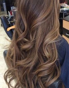 Blond Cenușiu, Peekaboo Highlights, Colored Hair Tips, Hot Hair Colors, Hair Color Light Brown, Brown Hair Balayage, Brown Blonde Hair