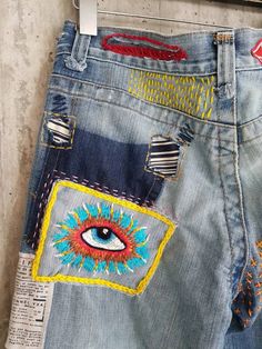 Redone Jeans, Vintage Boyfriend Jeans, Hantverk Diy, Patched Denim Jeans, Hipster Jeans, Painted Clothes Diy, Grunge Jeans, Custom Jeans