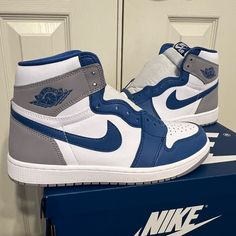 Air Jordan 1 Retro High Og 'True Blue' Brand New Size 9 Air Jordan 1 True Blue, Nike Shoes Women Fashion, Pretty Sneakers, Nike Shoes Air Force, Nike Fashion Shoes, Blue Jordans, Preppy Shoes, Pretty Shoes Sneakers, Jordan Shoes Retro